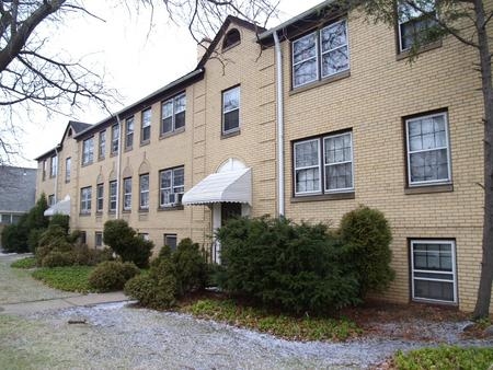 Lakeshore Apartments in Euclid, OH - Building Photo