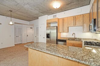 801 Ash St, Unit 204 in San Diego, CA - Building Photo - Building Photo