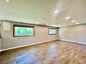 2112 N Kennicott Dr in Arlington Heights, IL - Building Photo - Building Photo