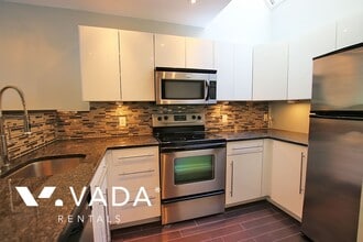 1070 Nelson St. in Vancouver, BC - Building Photo - Building Photo