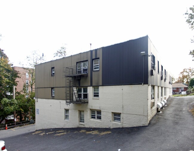 27 Kathy Ln in Yonkers, NY - Foto de edificio - Building Photo