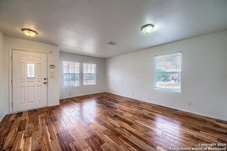 6102 Kingston in San Antonio, TX - Building Photo - Building Photo