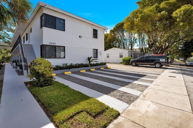 2150 SW 26th St in Miami, FL - Foto de edificio - Building Photo