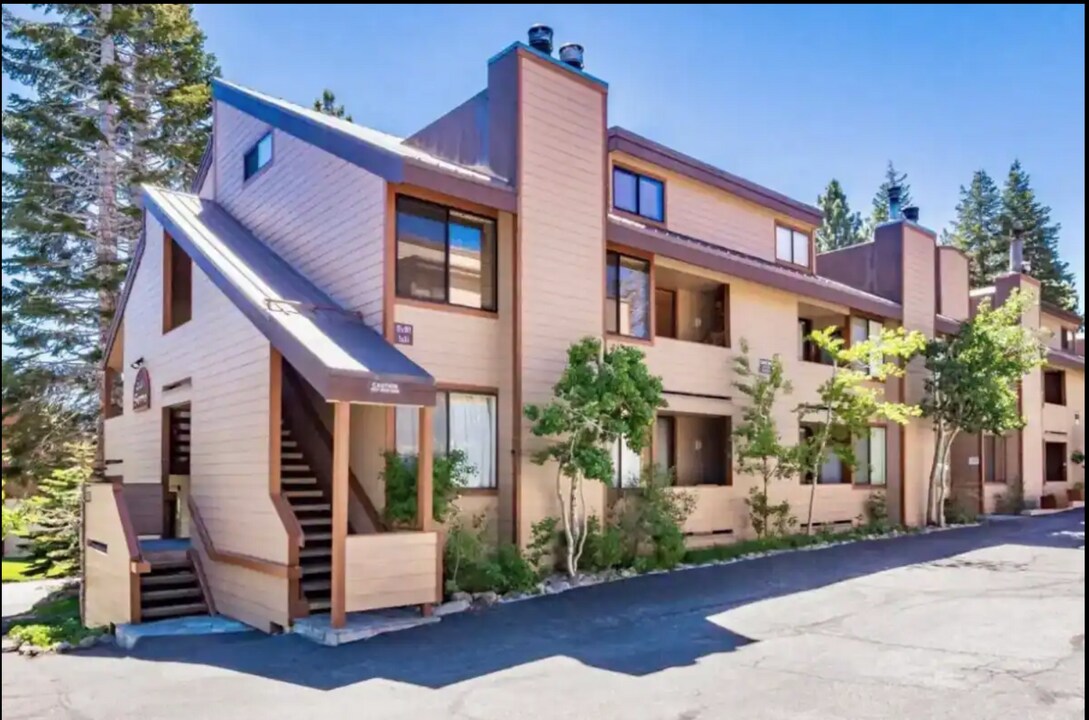 161 Horseshoe Dr in Mammoth Lakes, CA - Building Photo