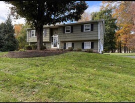 7 Brentwood Dr in New City, NY - Building Photo