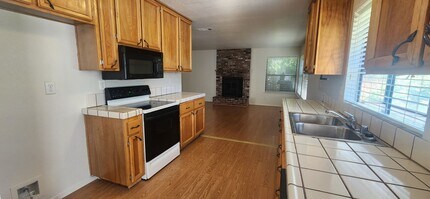 9436 Newington Way in Elk Grove, CA - Building Photo - Building Photo