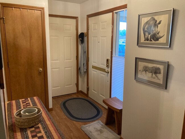 1408 Kentfield Way, Unit #2 in Goshen, IN - Foto de edificio - Building Photo