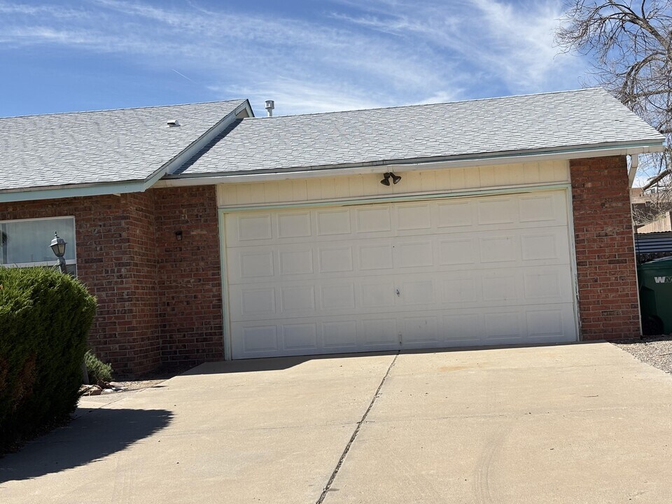 755 Amethyst Dr NE in Rio Rancho, NM - Building Photo