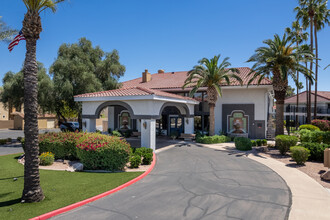 Mesa Royale Apartments in Mesa, AZ - Foto de edificio - Building Photo