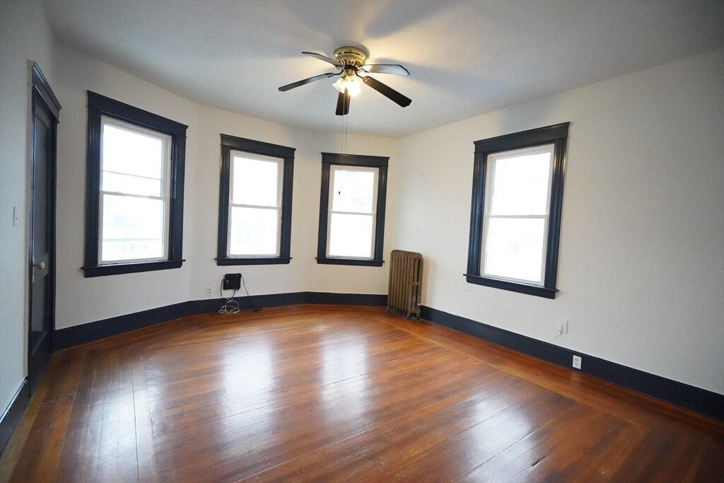 31 Mt Pleasant Ave in Providence, RI - Foto de edificio