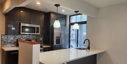 2716 18th St in Queens, NY - Foto de edificio - Building Photo