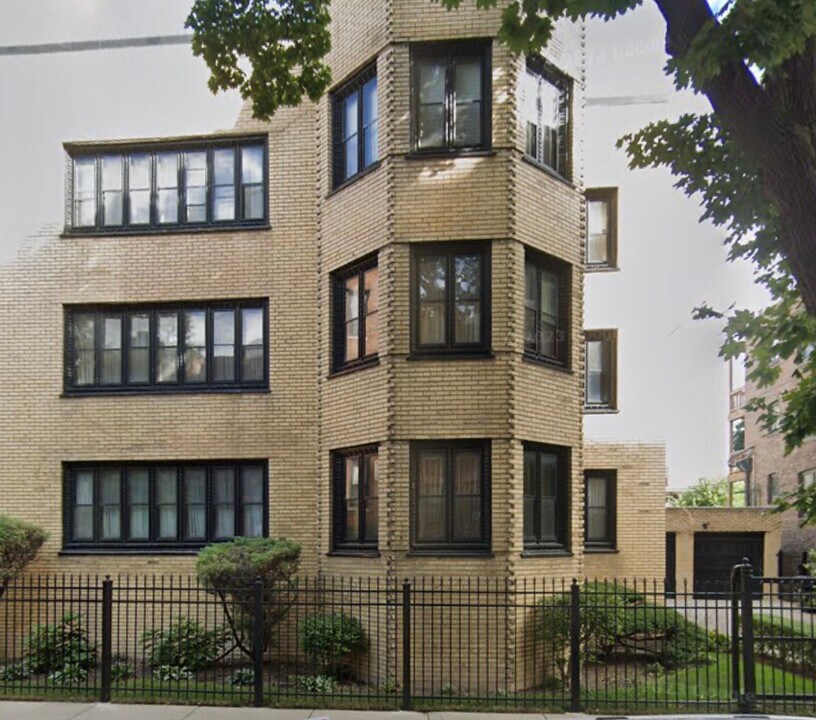 2214 E 69th St in Chicago, IL - Building Photo