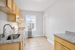 1611 W Juneway Ter, Unit 2E in Chicago, IL - Building Photo