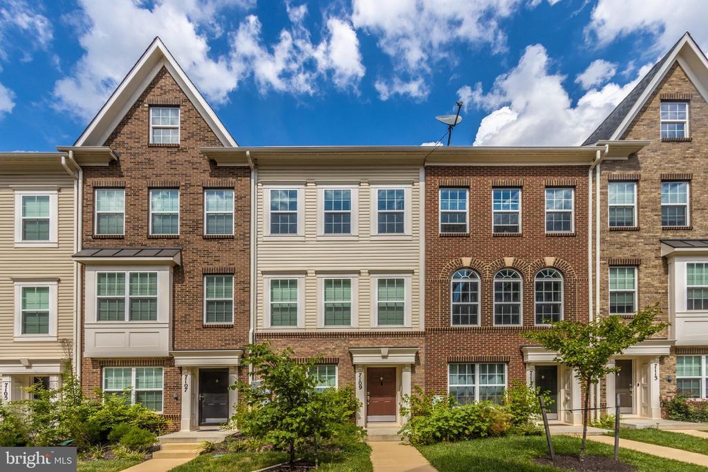 7109 Rowlock Aly in Beltsville, MD - Building Photo