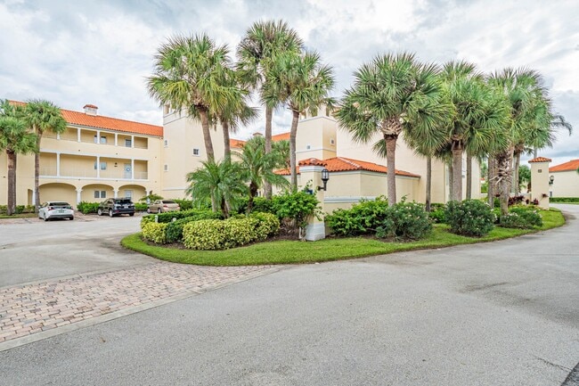 5060 Harmony Cir in Vero Beach, FL - Building Photo - Building Photo