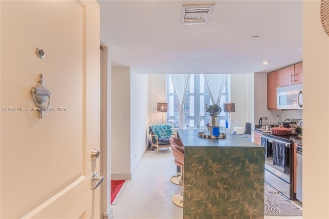 111 E Flagler St in Miami, FL - Building Photo - Building Photo