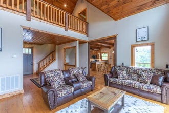 312 Overlook Ridge Rd in Franklin, NC - Building Photo - Building Photo