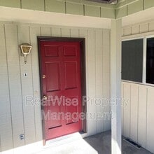 1227 NW Highland Ave in Grants Pass, OR - Building Photo - Building Photo