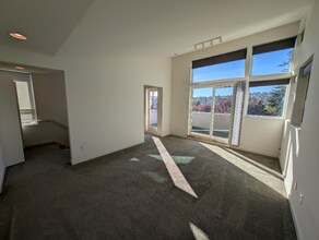 3816 22nd Ave SW in Seattle, WA - Building Photo - Building Photo