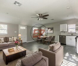 203 4th St in Moody, TX - Building Photo - Building Photo