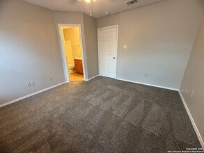 5602 Golf Mist, Unit N4 in San Antonio, TX - Foto de edificio - Building Photo