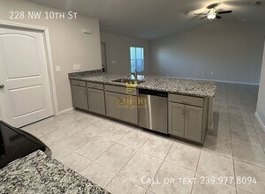 228 NW 10th St in Cape Coral, FL - Building Photo - Building Photo