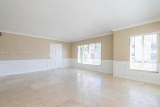2890 S Le Jeune Rd in Miami, FL - Building Photo - Building Photo