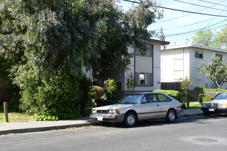 1516 Regent St in Redwood City, CA - Building Photo - Building Photo