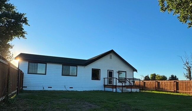 10205 OR-39 in Klamath Falls, OR - Foto de edificio - Building Photo