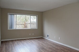 4609-4609 NE Killingsworth St in Portland, OR - Building Photo - Building Photo