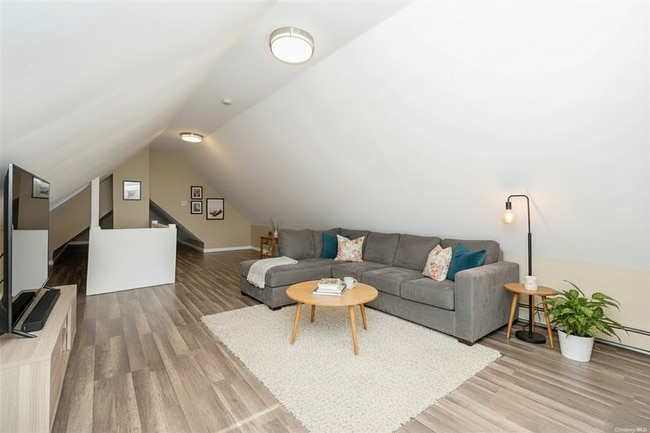 79 Brook St in Bay Shore, NY - Building Photo - Building Photo