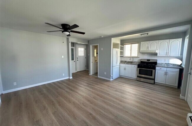 527 W Market St in Long Beach, NY - Building Photo - Building Photo