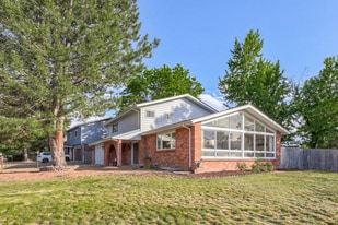 2403 S Lima Way in Aurora, CO - Building Photo