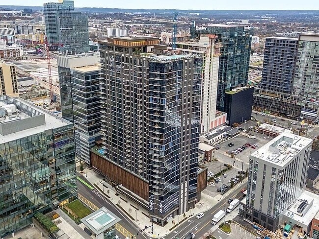 1212 Demonbreun St, Unit 2102 in Nashville, TN - Building Photo - Building Photo