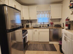 304 South St in Eatontown, NJ - Building Photo - Building Photo