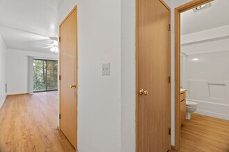 1 Bedroom in Multnomah Village in Portland, OR - Building Photo - Building Photo