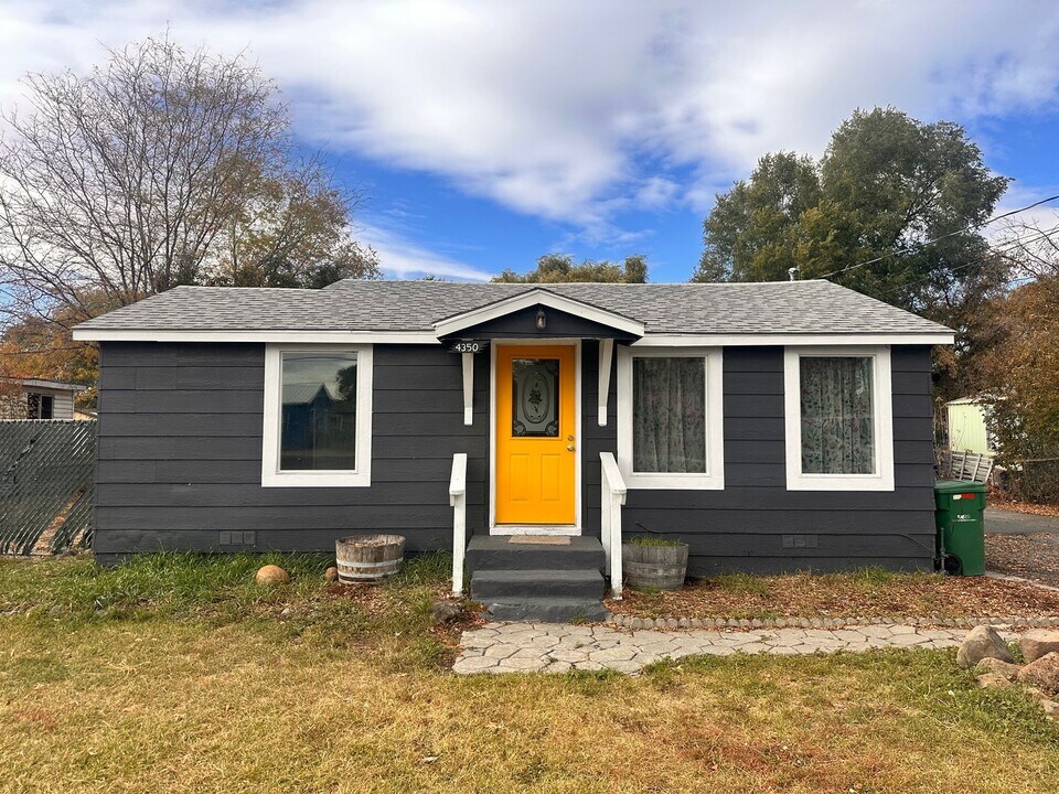 4350 Altamont Dr in Klamath Falls, OR - Building Photo