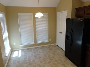 741 Fairview Ave in Seagoville, TX - Foto de edificio - Building Photo