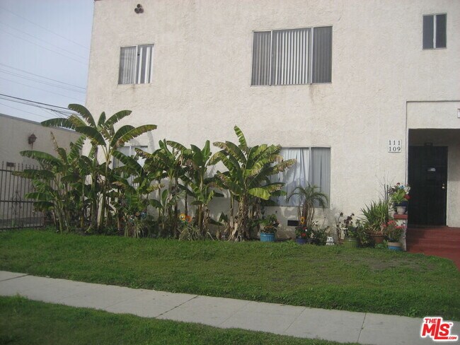 105 W 106th St in Los Angeles, CA - Building Photo - Building Photo