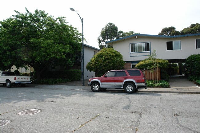 14 Poinsettia Ave in San Mateo, CA - Foto de edificio - Building Photo