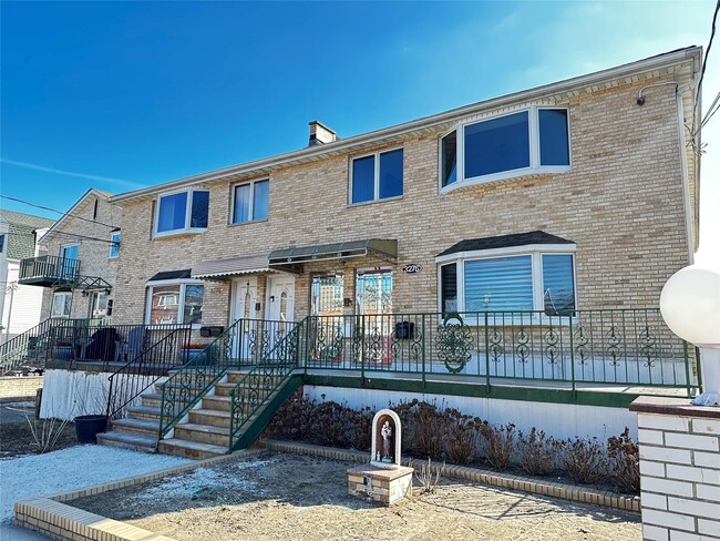 property at 3276 Griswold Ave