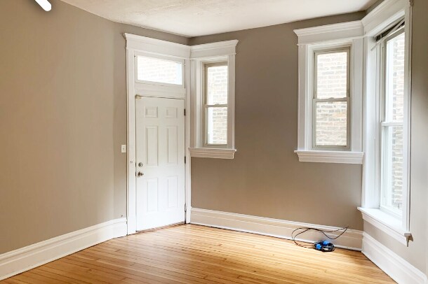 835 N Damen Ave, Unit 1 R in Chicago, IL - Building Photo
