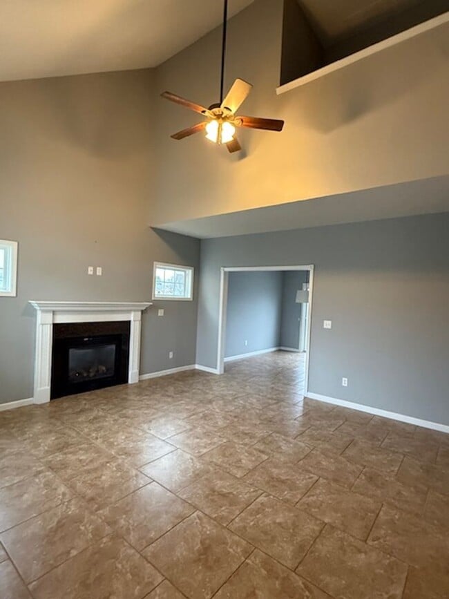 property at 404 Dalhlia Dr