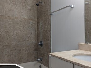 4715 N Sheridan Rd in Chicago, IL - Building Photo - Building Photo