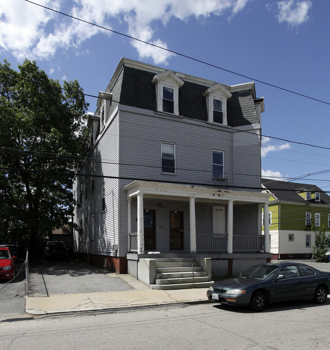 84 Burnett St in Providence, RI - Foto de edificio - Building Photo