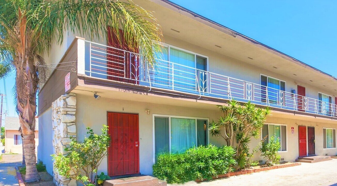 5840 Orange Ave in Long Beach, CA - Building Photo
