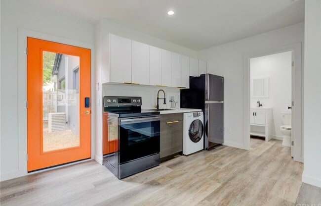 20648 Cantlay St in Winnetka, CA - Building Photo - Building Photo