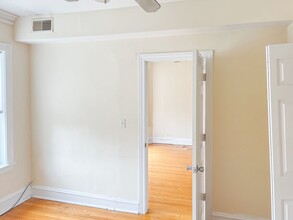 2008 W Foster Ave, Unit 1 in Chicago, IL - Building Photo - Building Photo