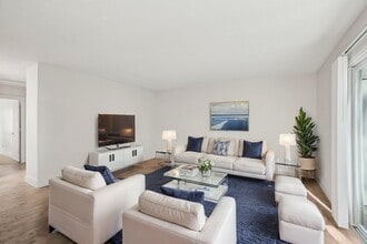 Beverly Grove Apartments in Portland, OR - Foto de edificio - Building Photo