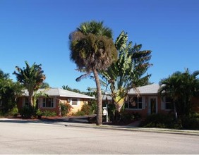 306-312 Harvey St in Punta Gorda, FL - Foto de edificio - Building Photo